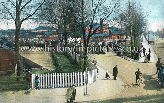 Excursions arriving at the GER Station, Clacton on Sea, Essex. c.1905